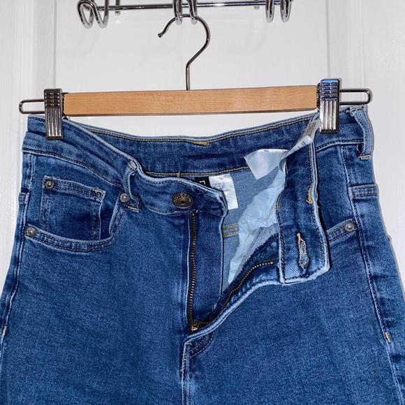 H&M Divided Straight High Jeans - Picture 3 of 3